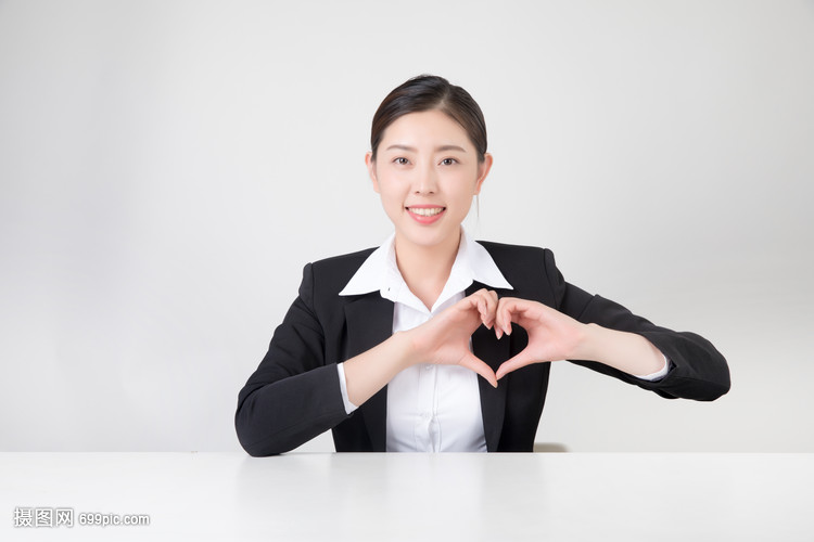 專業與親和力的完美融合 技術咨詢領域的商務女性形象照解析